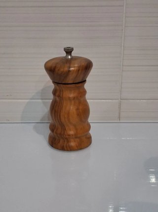 Pimentero de madera pequeño