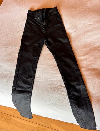 Pantalón Stradivarius negro talla 32