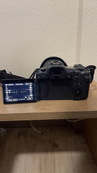 Canon R5 + Objetivo RF 24-70mm f/2.8 L + Accesorio