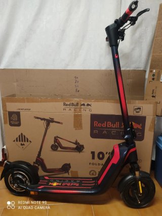 Patinete Eléctrico Red Bull Racing