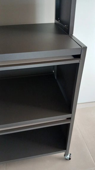 Estantería metálica gris