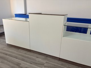 Mobiliario Tienda: Mostrador y Estanterías