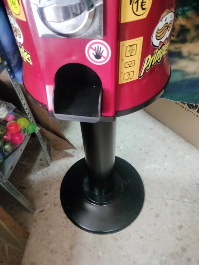 Máquina dispensadora  patatas Pringles 2€