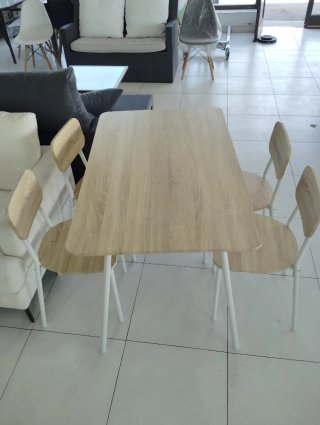 Mesa de cocina y 4 sillas nuevas