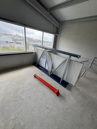 Estanterías metálicas de almacén