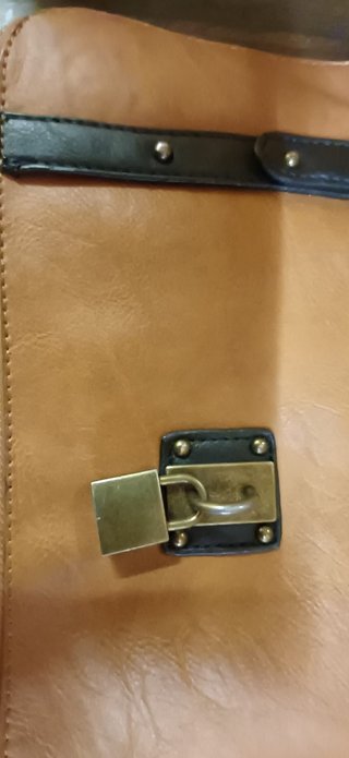 Bolso Misako Marrón y Negro con Candado
