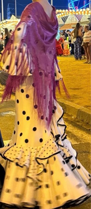 Traje de flamenca blanco con lunares