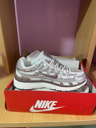 Zapatillas Nike P-6000 Grises y Plateadas Nuevas