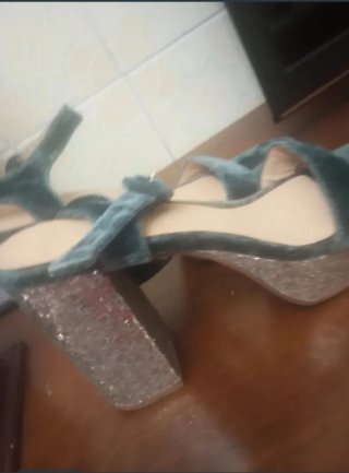 Zapatos azules y plateados de tacón a estrenar