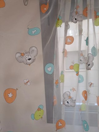 Cortina infantil con dibujos de ratones