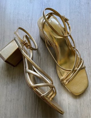 Sandalias Parfois Tiras Tacón Dorado