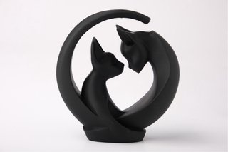 Figura abrazo gatos negra