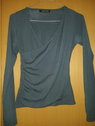 Blusa gris manga larga