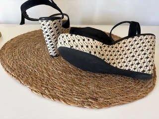 Cuña Cuplé Negra y Beige