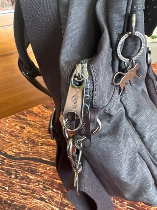 Bolso ejecutivo Kipling gris
