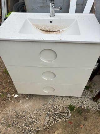 Lavabo de baño elegante.