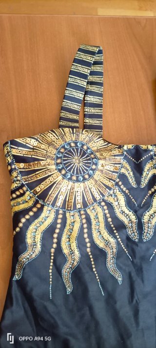 Costume da bagno nero e oro