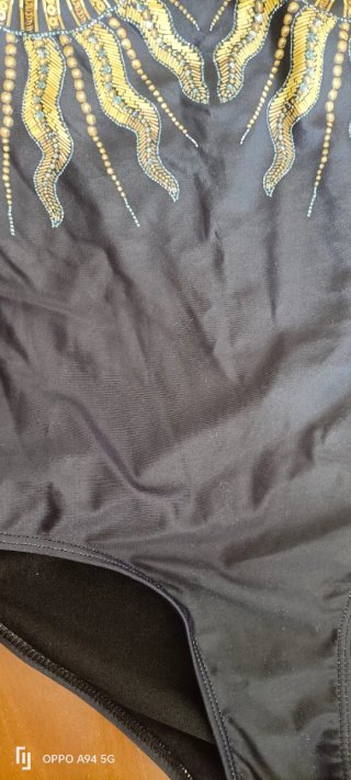 Costume da bagno nero e oro