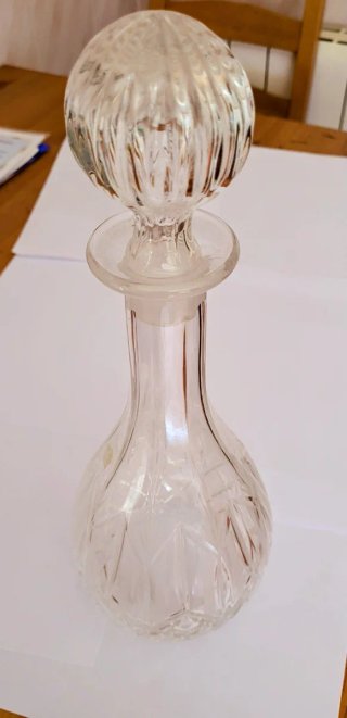 Botella de cristal italiano tallado