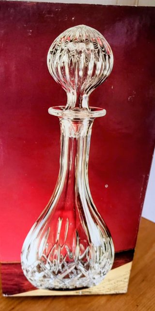 Botella de cristal italiano tallado