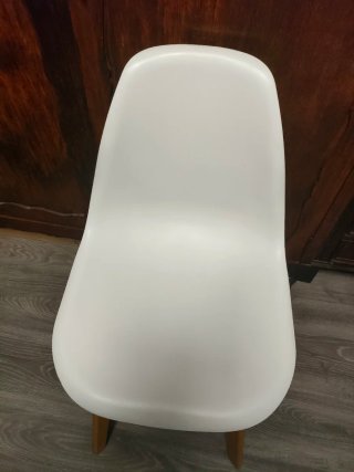 Silla Nórdica Blanca y Madera grande