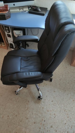 Silla ergonómica de escritorio negra