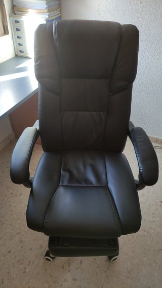 Silla ergonómica de escritorio negra