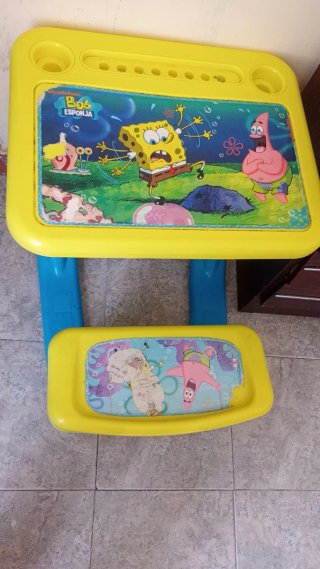 Tavolo e sedia per bambini con design Spongebob