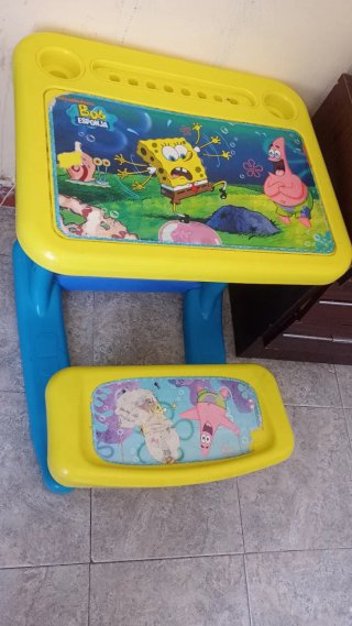 Tavolo e sedia per bambini con design Spongebob