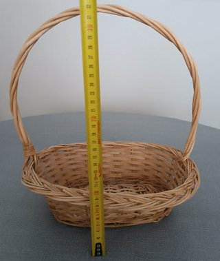 Cesta de mimbre con asa