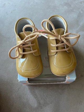 Zapatos bebé camel talla 16