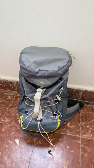 Mochila Quechua senderismo día gris/verde 20L