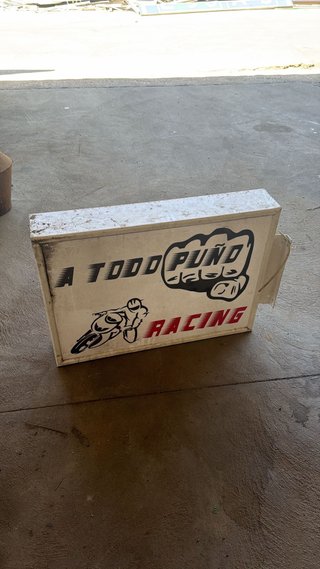 Cartel A Todd Puño Racing Motos