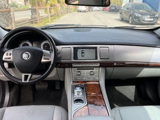 Jaguar XF 2011