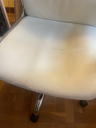 Silla de oficina blanca