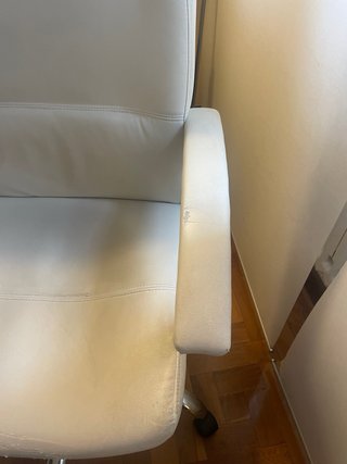 Silla de oficina blanca