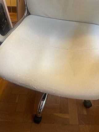 Silla de oficina blanca