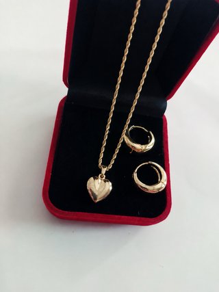 Conjunto de joyería corazón y pendientes aro