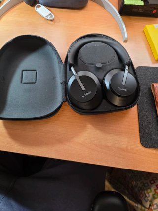 Huawei FreeBuds Studio Negros