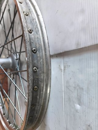 Llanta Del. Yamaha DT 125