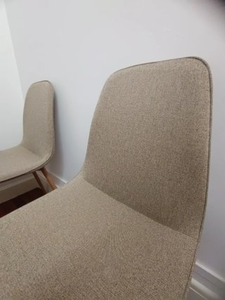 2 Sillas Beige Tela y Madera