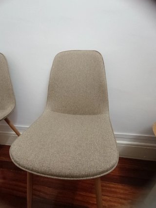 2 Sillas Beige Tela y Madera