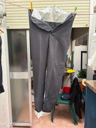 Camisa Blanca, Pantalón Corto y Fajín Rojo