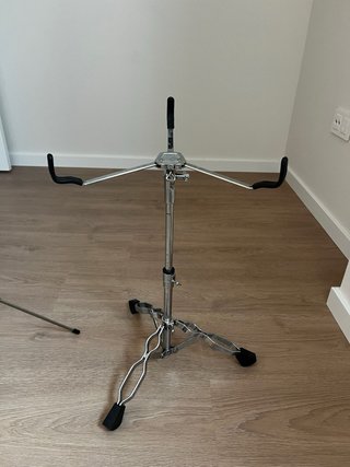 Atril para partituras y caja o tambor