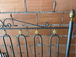 Cabecero de forja con 2 mesitas