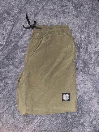 Pantalón corto verde stone