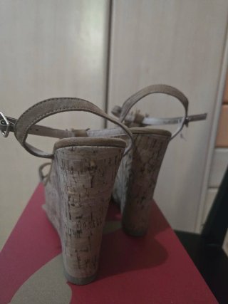 Zapatos de cuña beige/marrón talla 40