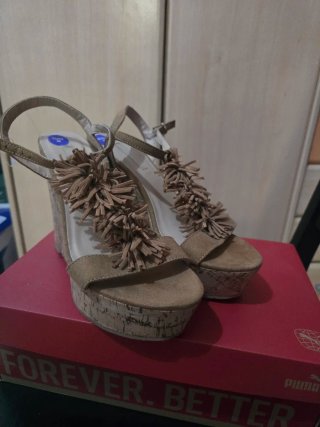 Zapatos de cuña beige/marrón talla 40