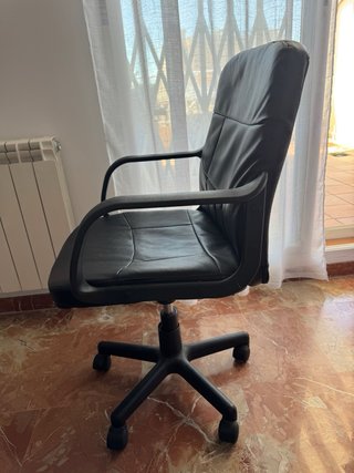 Silla de oficina negra