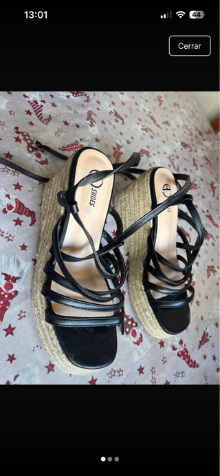 Sandalias cuña negras y beige